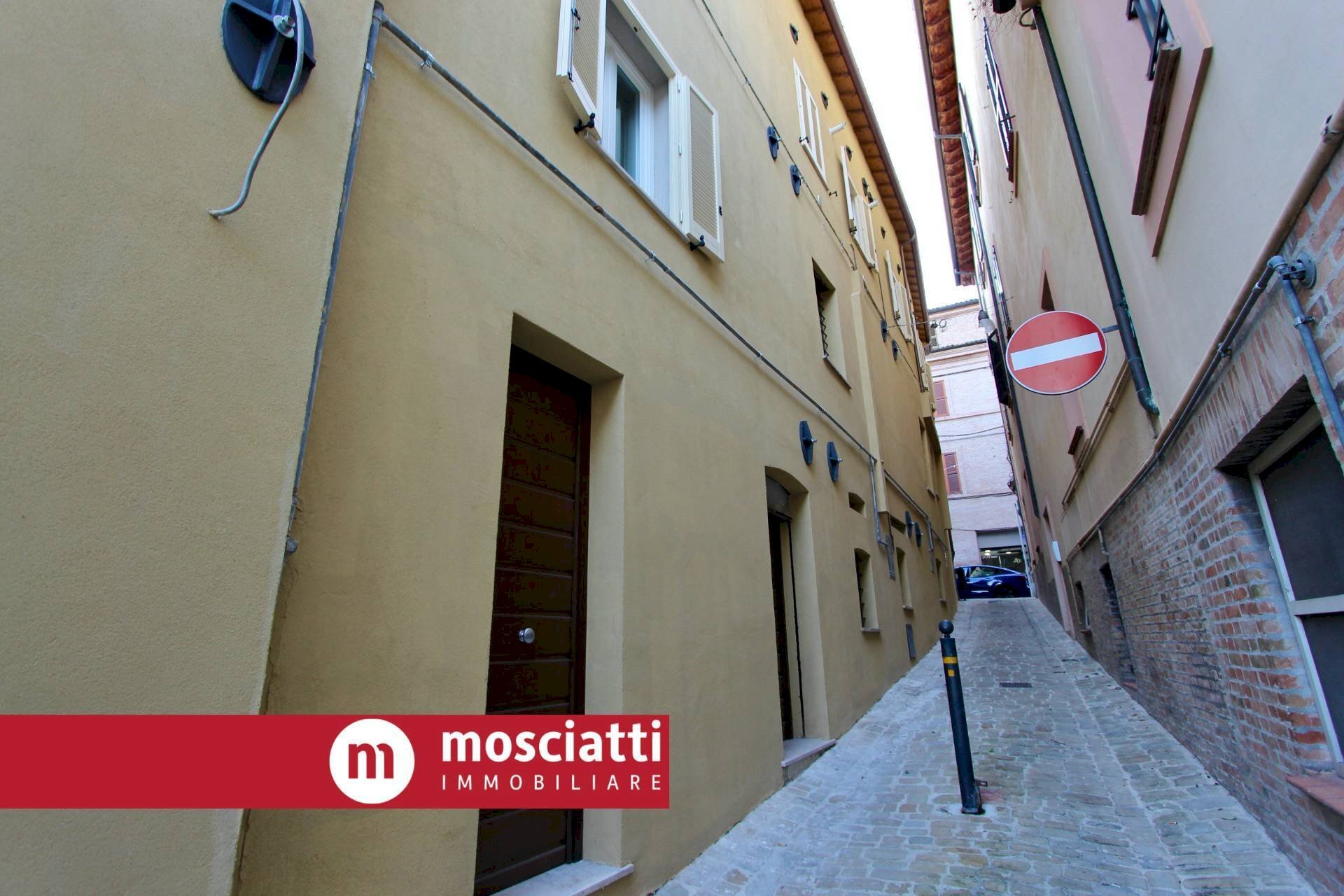 Foto 3 - Commercial Premises Corso Vittorio Emanuele
 
41, Matelica - photo 3