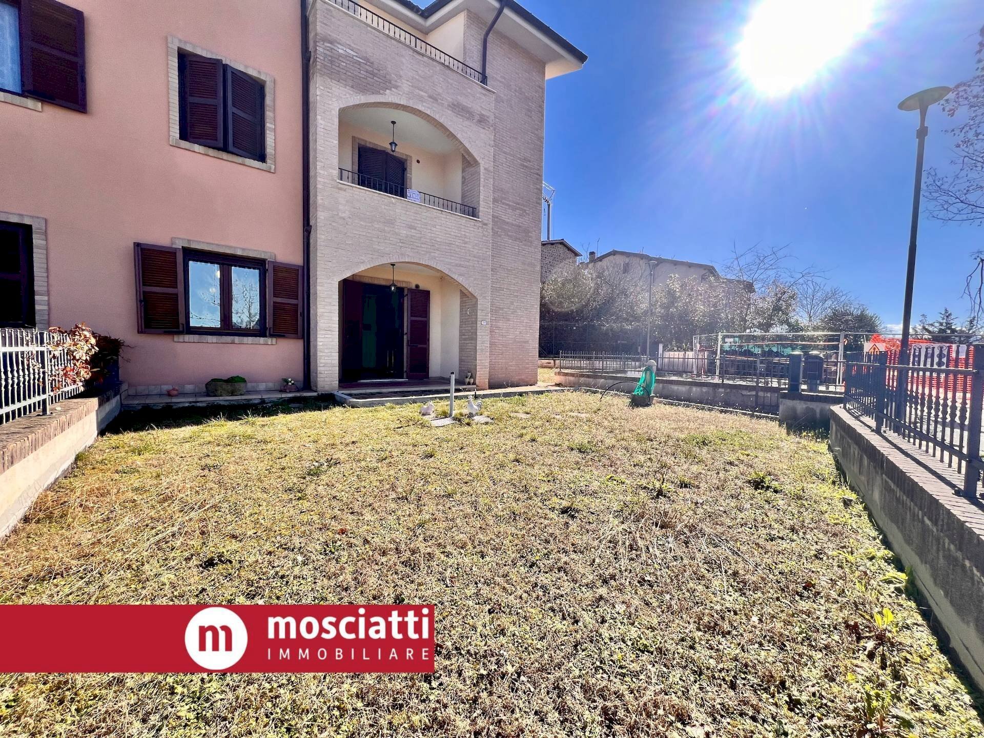 Foto 2 - Stabile - Palazzo Frazione Collina
77, Castelraimondo - foto 2