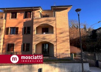 Foto 3 - Stabile - Palazzo Frazione Collina
 
77, Castelraimondo - foto 3