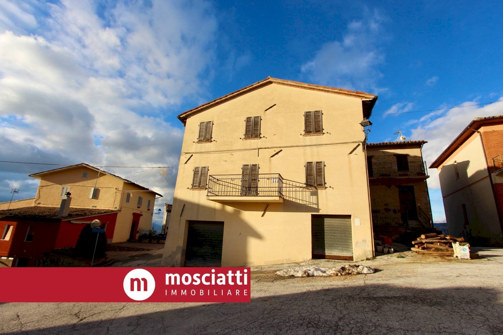 Foto 1 - Casa indipendente Piazza Cavour, Castelraimondo - foto 1