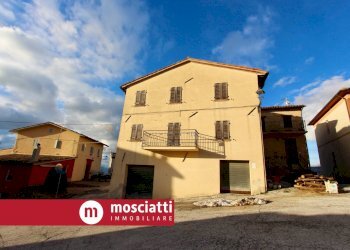 Foto 1 - Casa indipendente Piazza Cavour, Castelraimondo - foto 1