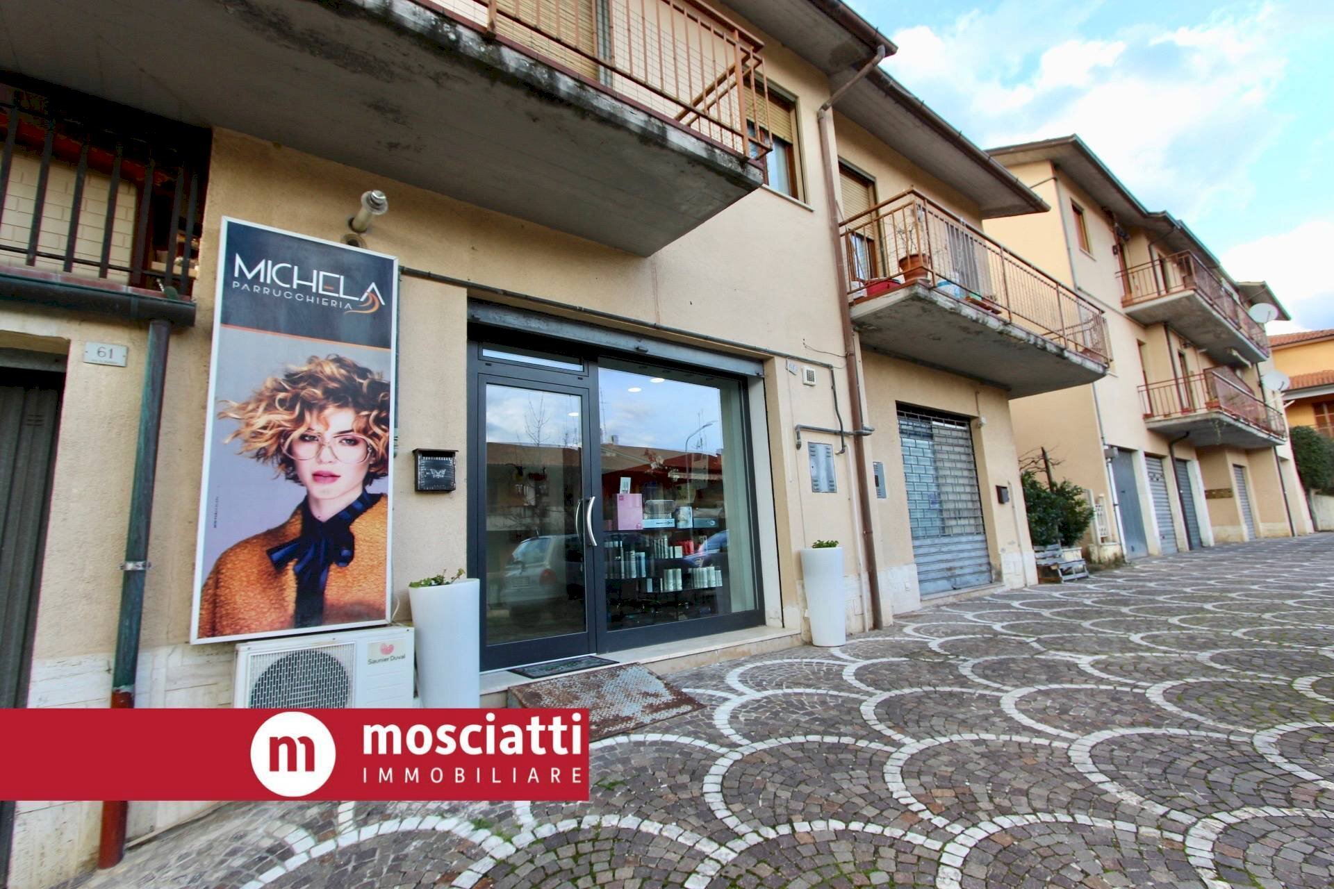 Foto 2 - Locale Commerciale Via G. Pascoli
 
63, Castelraimondo - foto 2