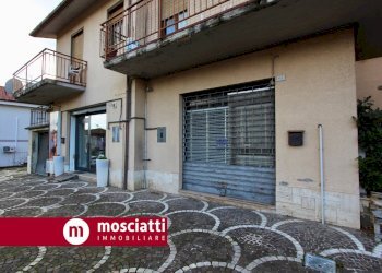 Foto 3 - Locale Commerciale Via G. Pascoli
 
63, Castelraimondo - foto 3