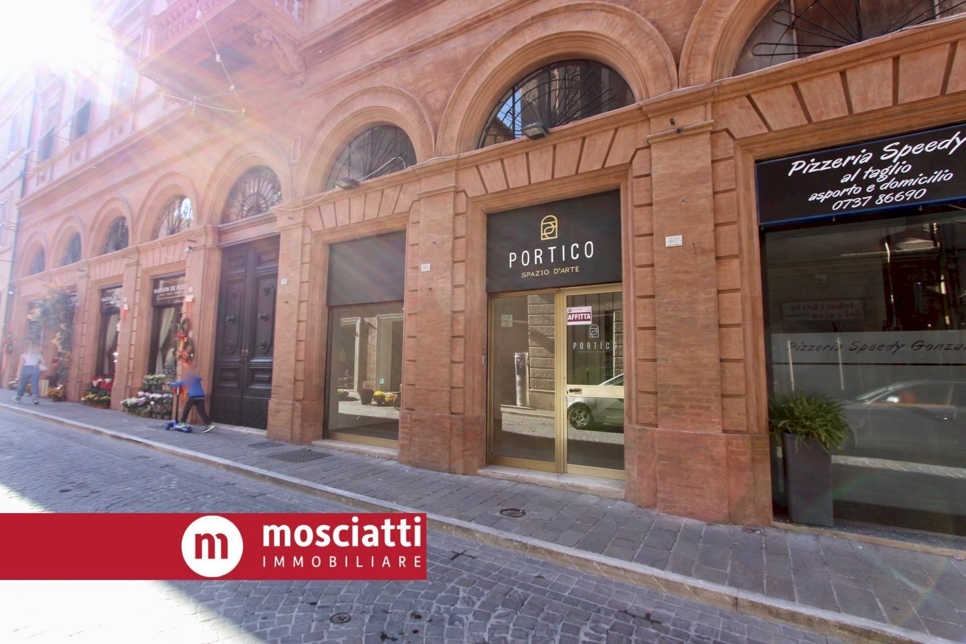 Foto 1 - Commercial Premises Corso Vittorio Emanuele
 
60, Matelica - photo 1