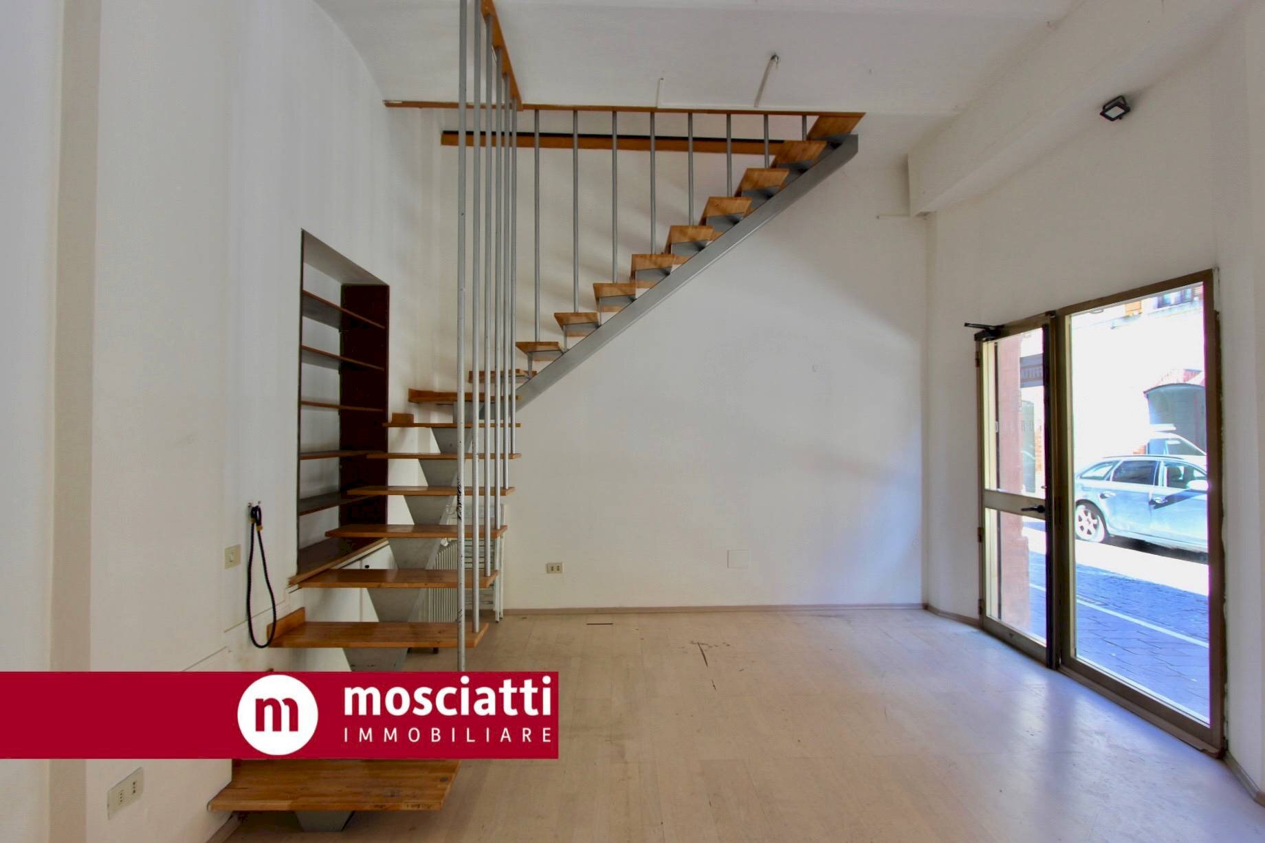 Foto 3 - Commercial Premises Corso Vittorio Emanuele
 
60, Matelica - photo 3