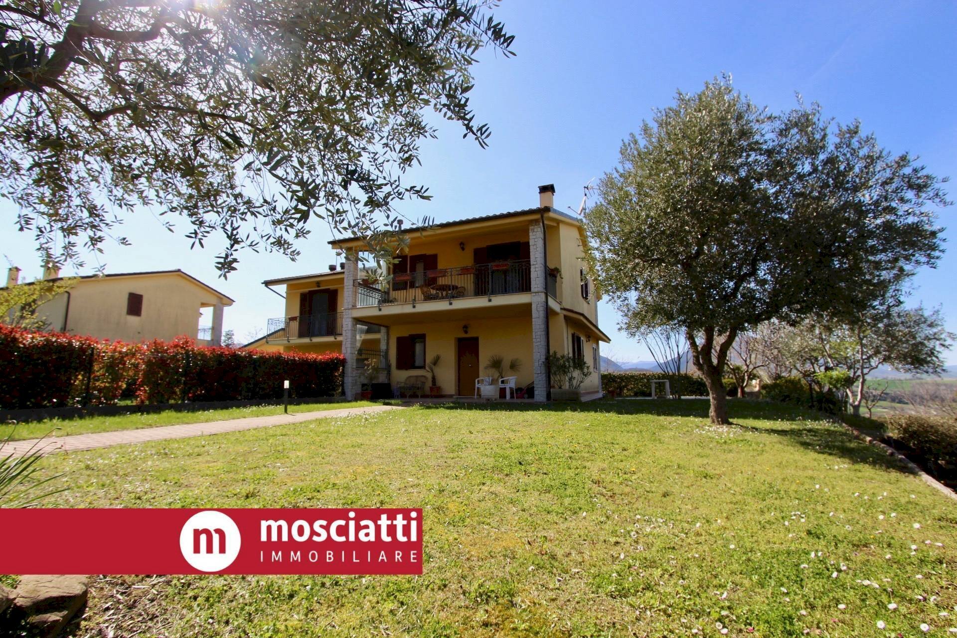 Foto 1 - Villa Località Montagnano
 
22, Camerino - foto 1