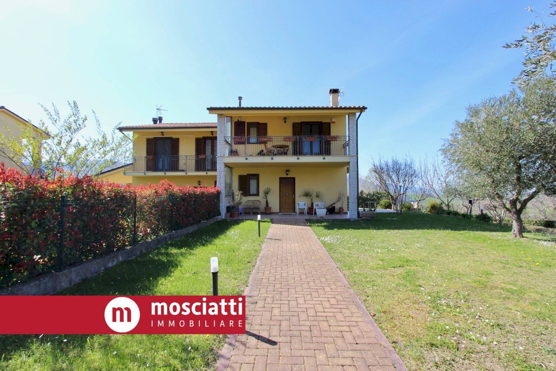 Foto 3 - Villa Località Montagnano
 
22, Camerino - foto 3