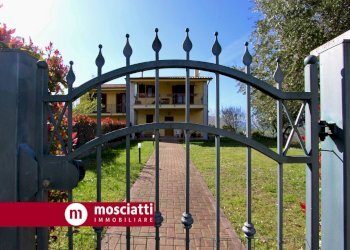 Foto 2 - Villa Località Montagnano
 
22, Camerino - foto 2