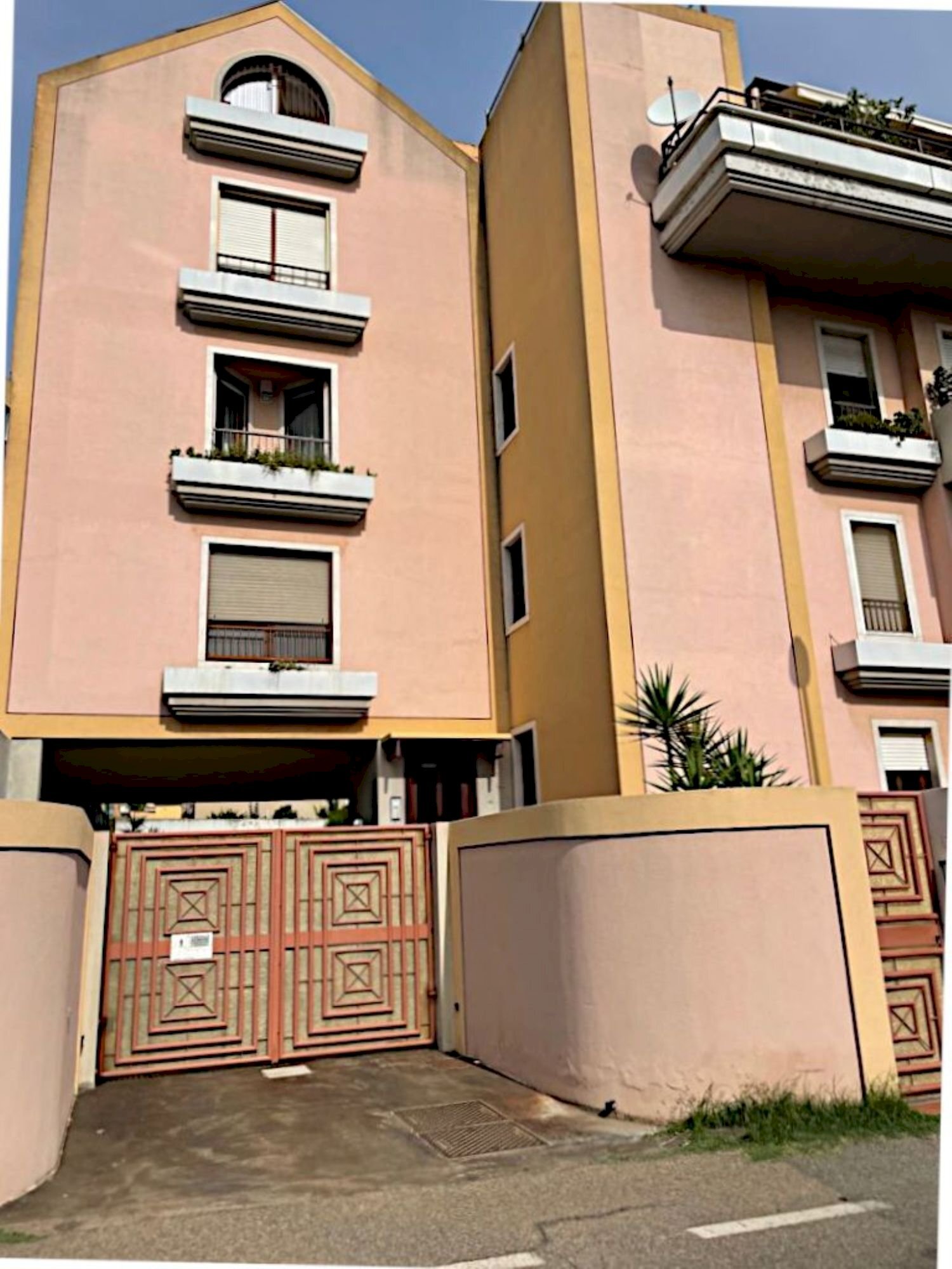 facciata - Box Belgrado
 
3, Cagliari - foto 1