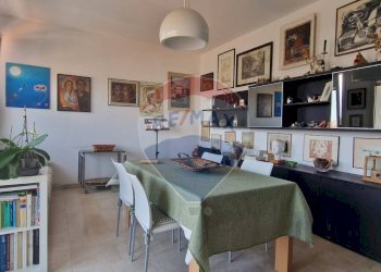 Sala da pranzo - Quadrilocale via Mameli
 
15A, Gallarate - foto 5