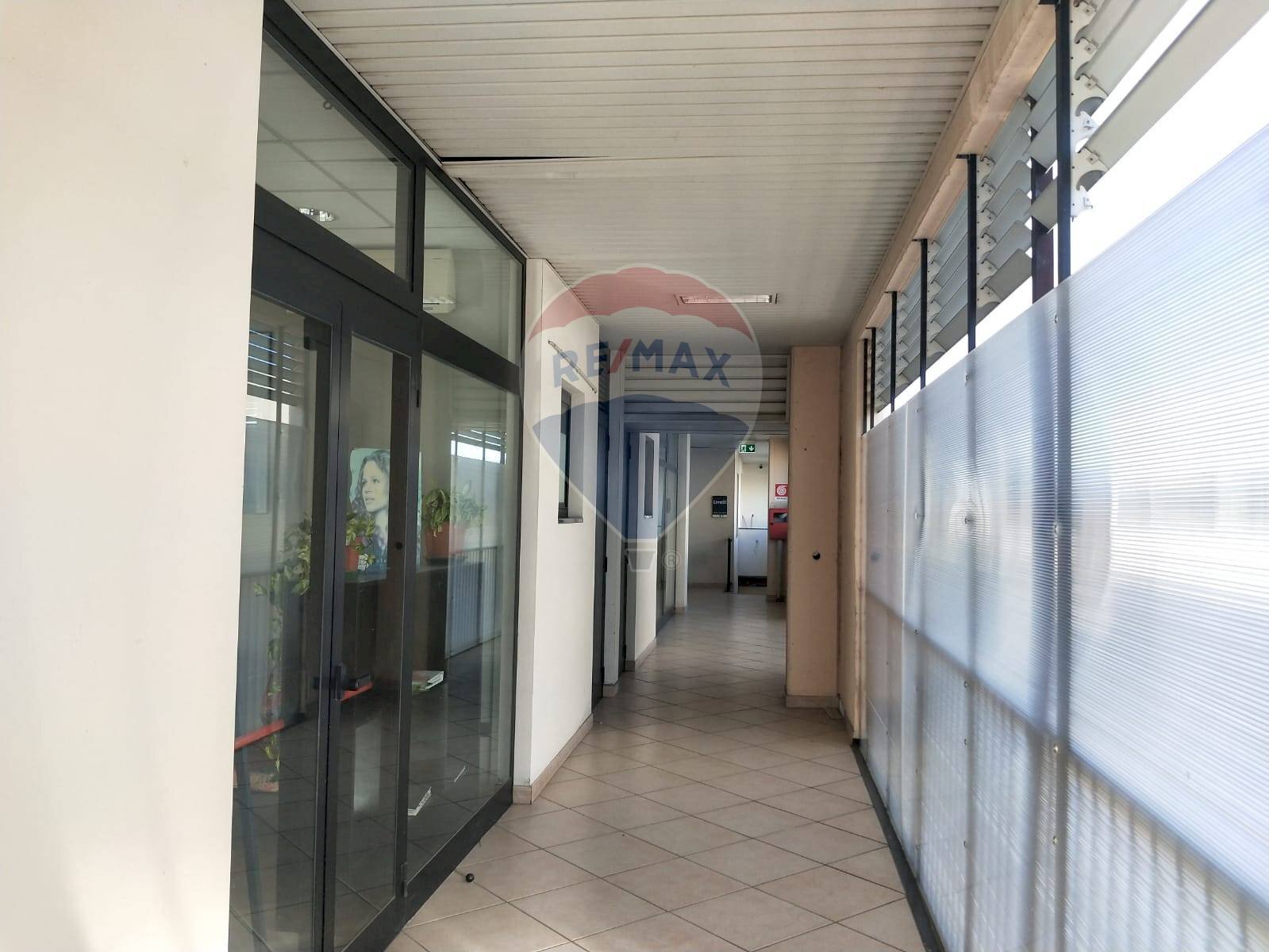 Hall / corridoio - Shop Via Aronco
 
14, Castelletto Sopra Ticino - photo 3