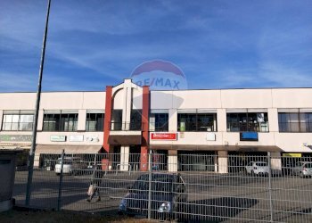 Edificio all\'aperto - Shop Via Aronco
 
14, Castelletto Sopra Ticino - photo 1