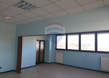 Stanza vuota - Office Via Aronco
 
14, Castelletto Sopra Ticino - photo 5