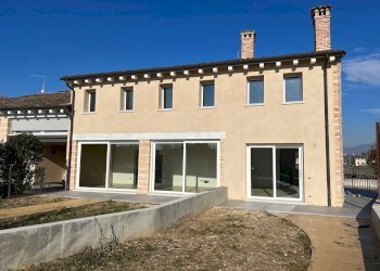 Foto 5 - Villa a Schiera Via Lauro
 
2, Asolo - foto 5