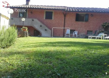 Vicchio, Barbiana vendesi immobile con giardino - Rustico via Boccagnello
 
29, Vicchio - foto 1