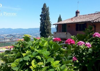 Vicchio, Barbiana vendesi immobile con giardino - Rustico via Boccagnello
 
29, Vicchio - foto 2