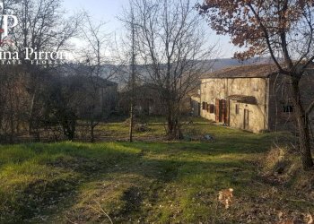 Dicomano carbonile vendesi colonica con terreno - Rustico frazione Carbonile
 
20, Dicomano - foto 6