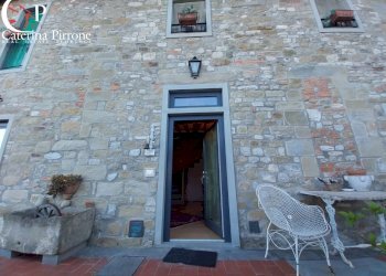 Vicchio vendesi porzione di colonica - Rustico via Ponte a Vicchio
 
10, Vicchio - foto 2