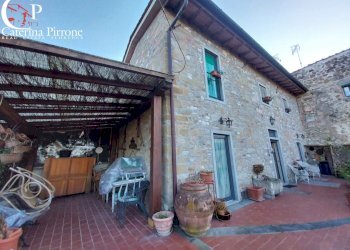 Vicchio vendesi porzione di colonica - Rustico via Ponte a Vicchio
 
10, Vicchio - foto 3