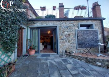 Vicchio vendesi porzione di colonica - Rustico via Ponte a Vicchio
 
10, Vicchio - foto 4