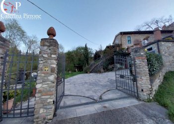 Vicchio vendesi porzione di colonica - Rustico via Ponte a Vicchio
 
10, Vicchio - foto 6