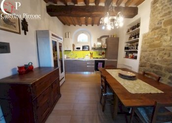 Vicchio vendesi porzione di colonica - Rustico via Ponte a Vicchio
 
10, Vicchio - foto 16