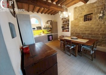 Vicchio vendesi porzione di colonica - Rustico via Ponte a Vicchio
 
10, Vicchio - foto 17