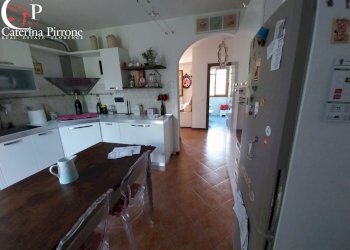 Dicomano vendesi appartamento su 2 livelli - Quadrilocale piazza Iacopo Borghini
 
10, Dicomano - foto 2