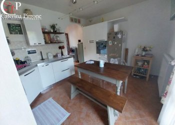 Dicomano vendesi appartamento su 2 livelli - Quadrilocale piazza Iacopo Borghini
 
10, Dicomano - foto 3