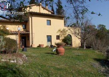 Bagno a Ripoli vendesi colonica - Rustic via di Rosano
 
140, Bagno a Ripoli - photo 2