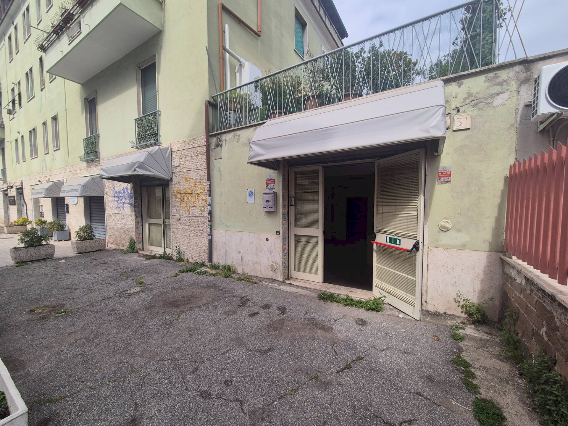 Foto 2 - Locale Commerciale Piazza Delle Camelie
 
30-31, Roma - foto 2