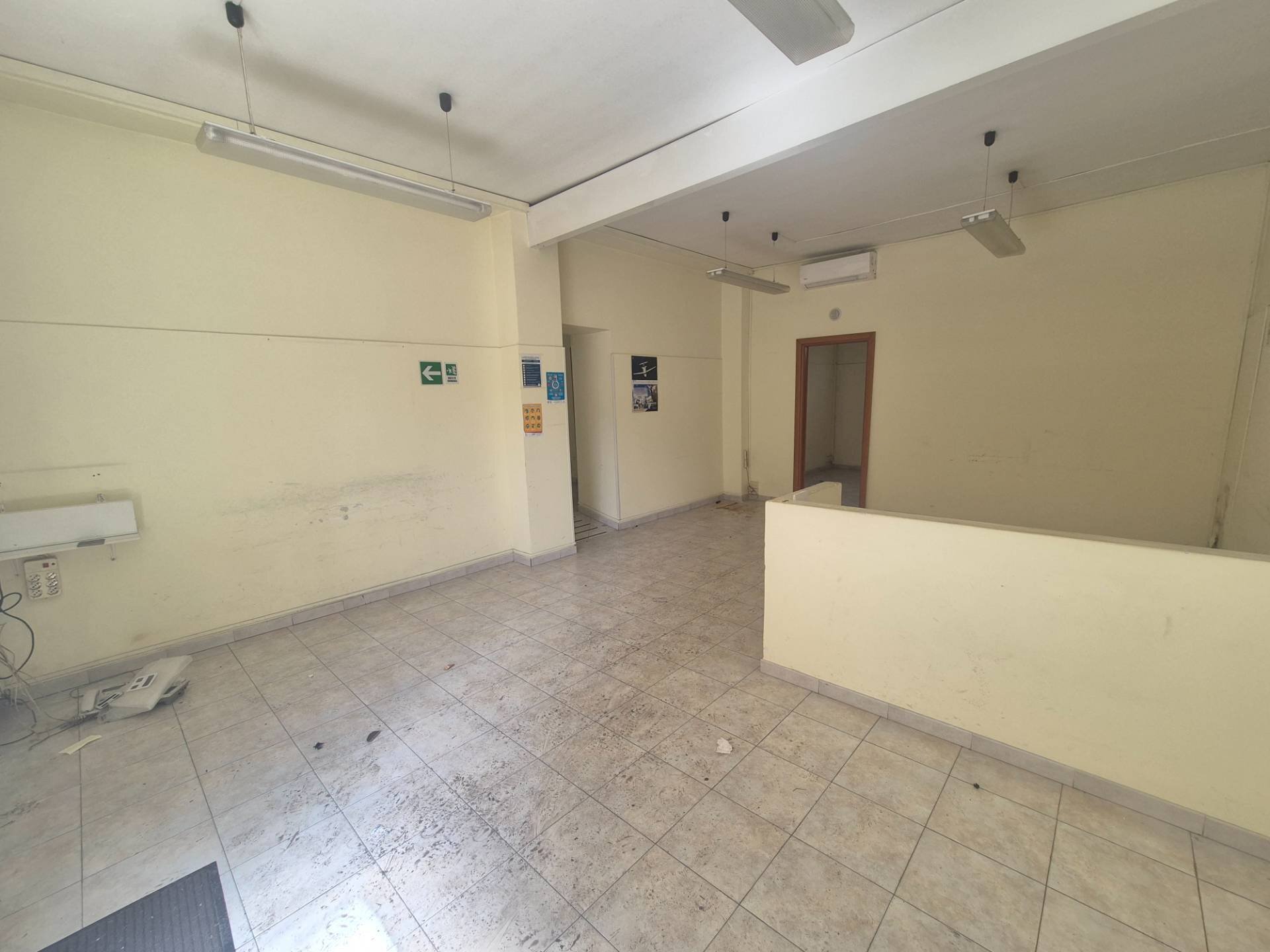 Foto 3 - Locale Commerciale Piazza Delle Camelie
 
30-31, Roma - foto 3