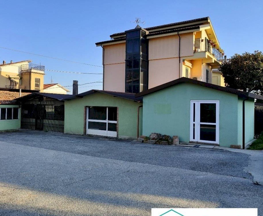 Foto 1 - Commercial Premises rimembranze
 
22, Amelia - photo 1