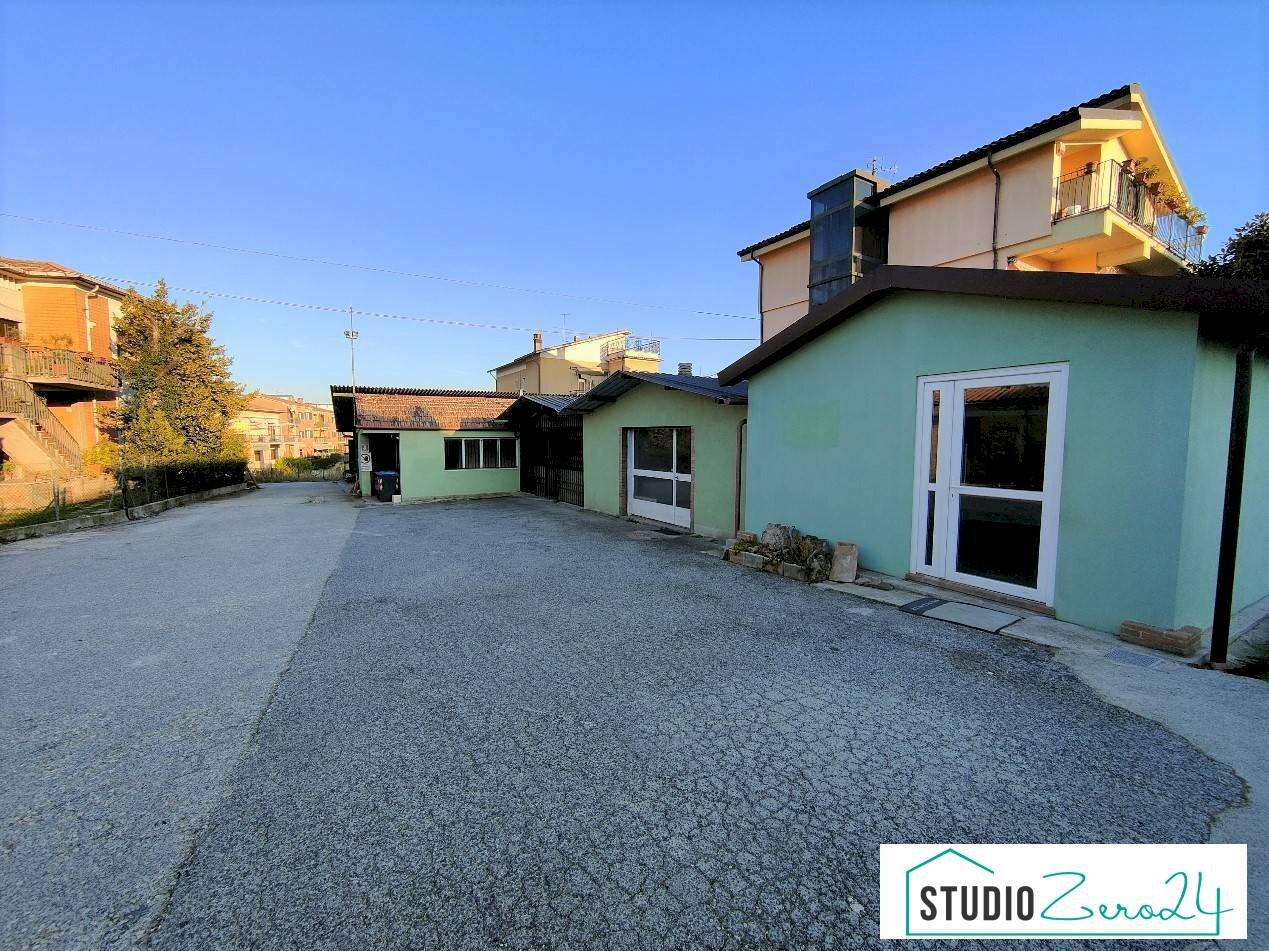 Foto 3 - Commercial Premises rimembranze
 
22, Amelia - photo 3