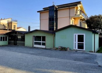 Foto 1 - Locale Commerciale rimembranze
 
22, Amelia - foto 1