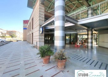 Foto 2 - Commercial Premises rimembranze
 
22, Amelia - photo 2