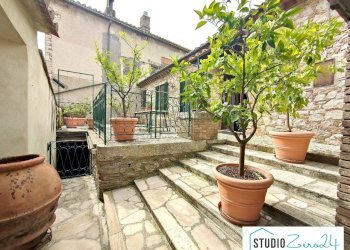 Foto 1 - Stable - Palace rimembranze
 
22, Lugnano in Teverina - photo 1