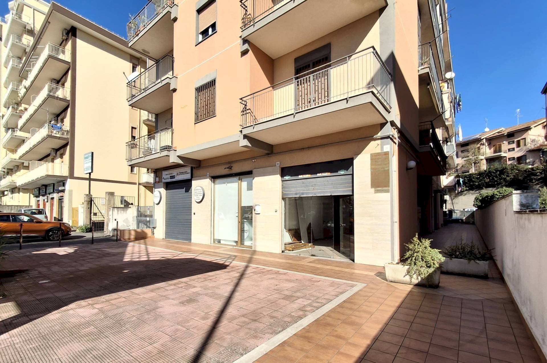 Foto 1 - Locale Commerciale Via Etnea
 
30, Gravina di Catania - foto 1