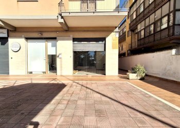 Foto 3 - Locale Commerciale Via Etnea
 
30, Gravina di Catania - foto 3