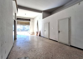 Foto 9 - Locale Commerciale Via Etnea
 
30, Gravina di Catania - foto 9