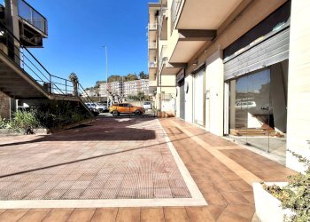 Foto 15 - Locale Commerciale Via Etnea
 
30, Gravina di Catania - foto 15