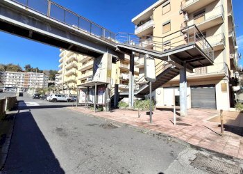 Foto 17 - Locale Commerciale Via Etnea
 
30, Gravina di Catania - foto 17