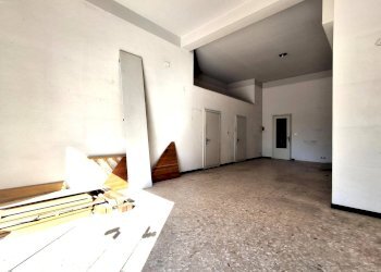 Foto 18 - Locale Commerciale Via Etnea
 
30, Gravina di Catania - foto 18