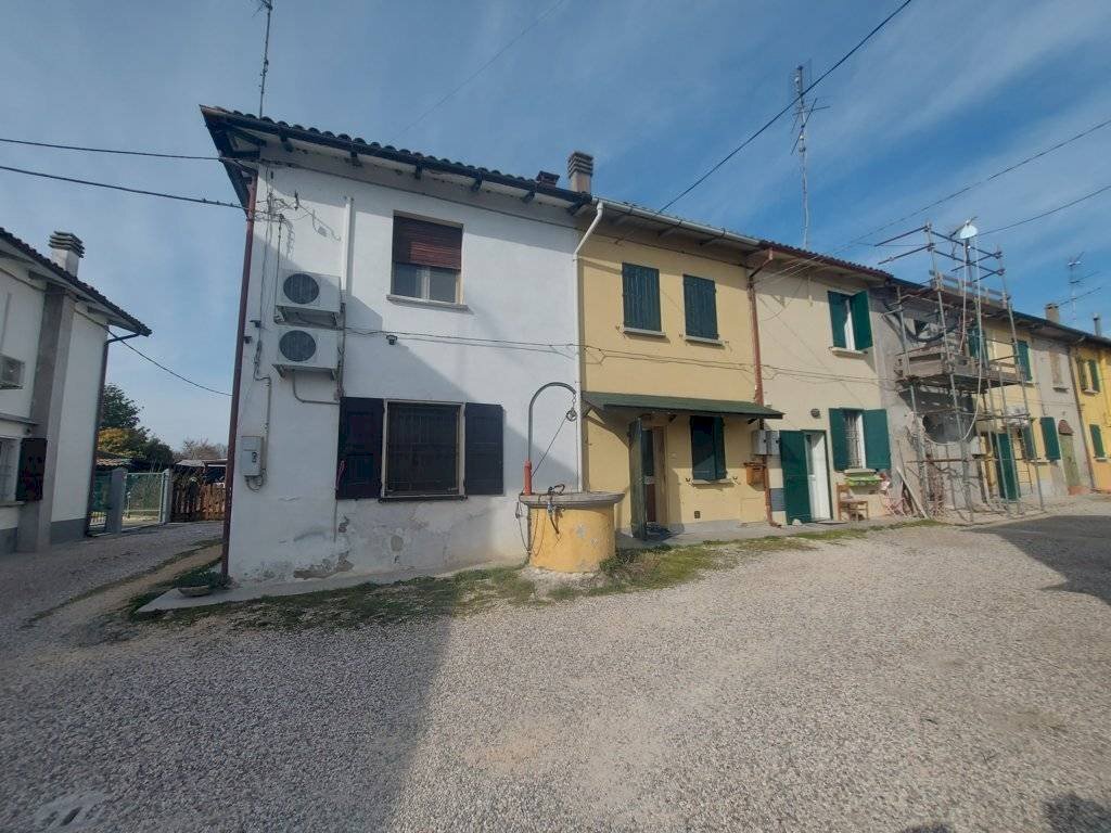 Foto 1 - Villa a Schiera via confine inferiore
 
125, Molinella - foto 1