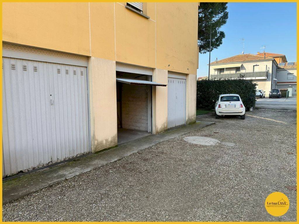 Foto 1 - Box via circonvallazione
 
36, Molinella - photo 1