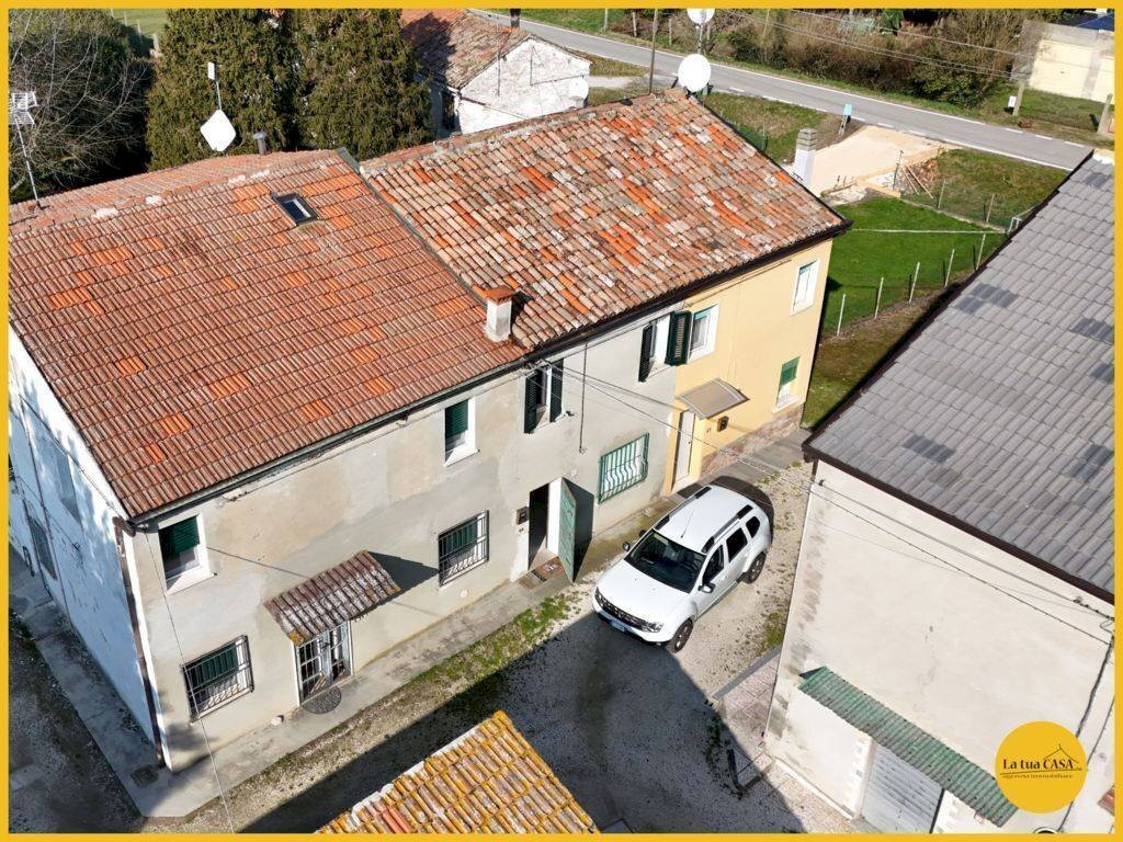 Foto 1 - Terraced Villa via bova
 
64, Ferrara - photo 1
