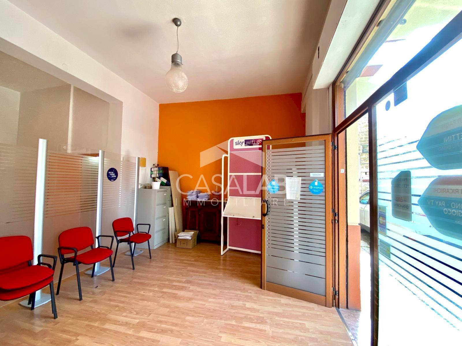 Foto 2 - Locale Commerciale Via Umbria
 
16, Carini - foto 2