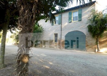 facciata - Casa semi indipendente Matelica
 
96, Cervia - foto 1