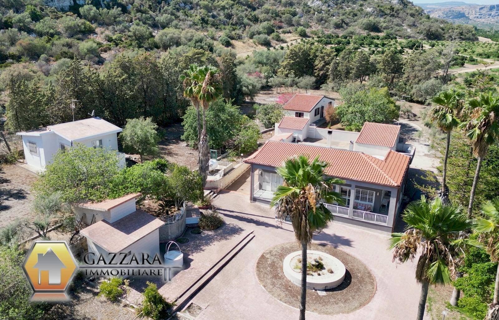 Foto 3 - Villa via per Canicattini
 
sn, Siracusa - photo 3