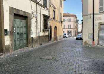 Foto 4 - Negozio Via Orologio Vecchio
 
59, Viterbo - foto 4